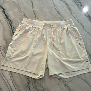 Lululemon Men’s 7-inch Off-White Casual Shorts in XL